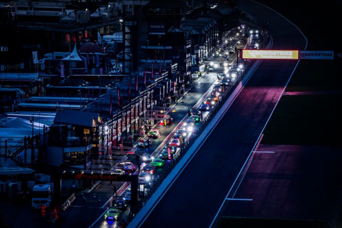 Crowdstrike 24 Hours of Spa 2023 racen gedurende de nacht Foto 10