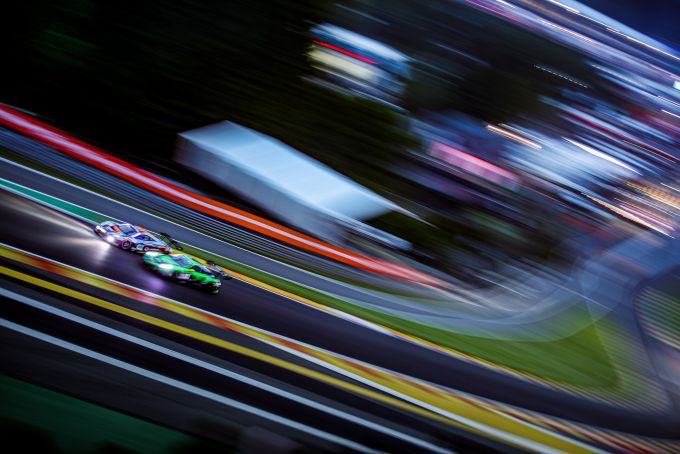Crowdstrike 24 Hours of Spa 2023 racen gedurende de nacht Foto 9