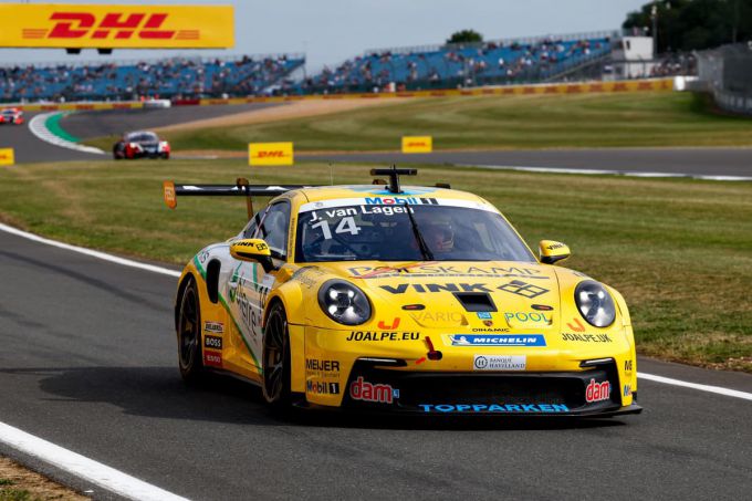 Porsche Mobil1 Supercup Silverstone Jaap_van_Lagen Foto 2 pitsstraat