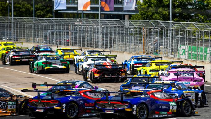 Thierry_Vermeulen_Ferrari_296_GT3_Verstappen.com