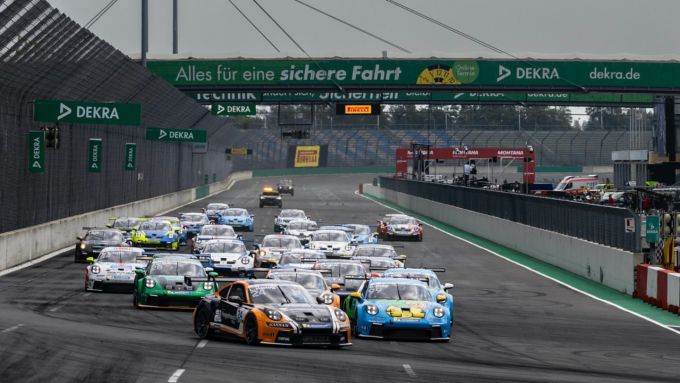 Startveld Porsche Carrera Cup Deutschland op de Lausitzring