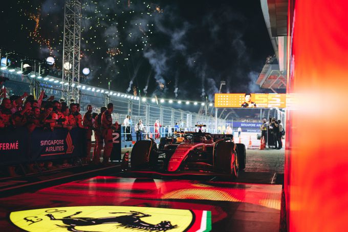 Carlos Sainz wint met Ferrari GP Singapore 2023 foto 3
