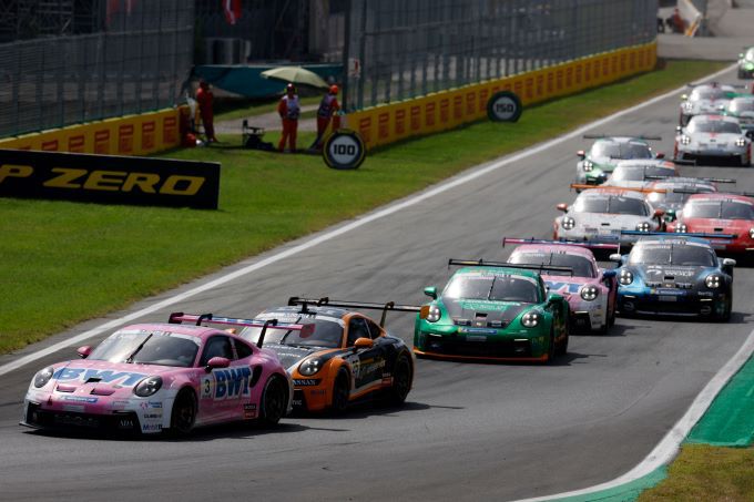 Porsche Mobil 1 Supercup 2023 @ Autodromo Internazionale Monza Zondag startveld door de eerste chicane
