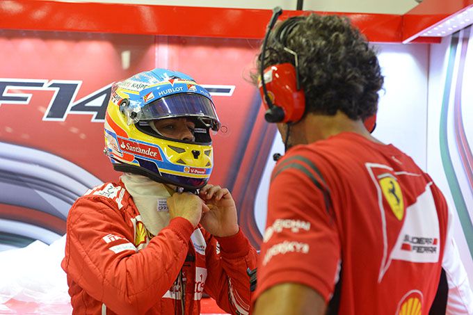 Fernando_Alonso_F1_Ferrari_Singapore_2014
