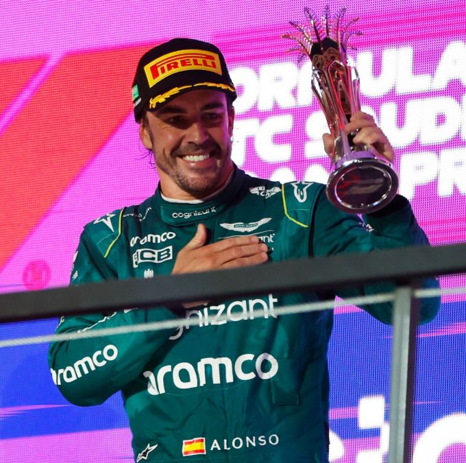 Fernando_Alonso op podium met Aston Martin