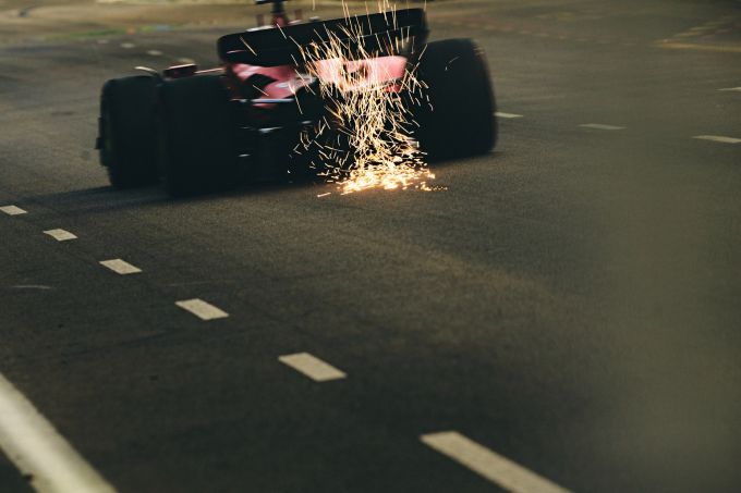 Ferrari F1 Carloz Sainz Singapore winnaar 2023 vonkenregen