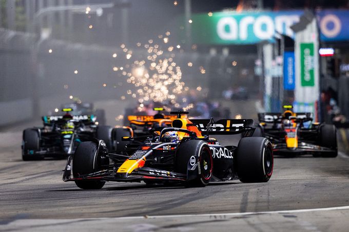 Red Bull F1 GP Singapore 2023 foto 2 Max Verstappen