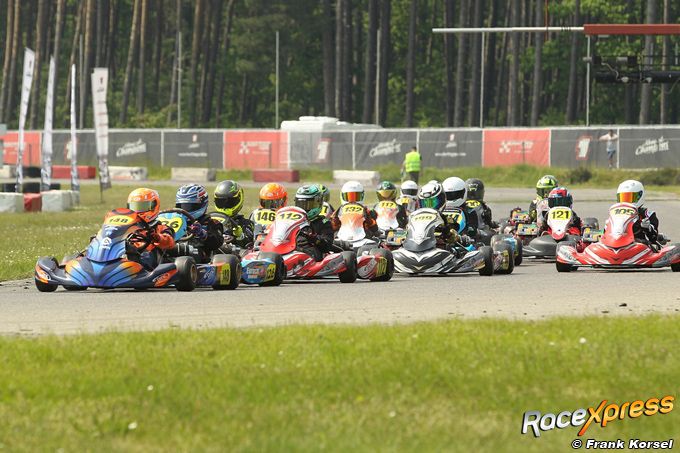 Formula Honda 9PK GK4 Kart Series met megastartvelden en close racing
