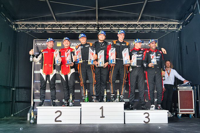 podium Mark en Max van der Snel