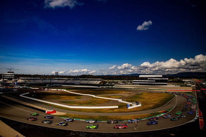 Fanatec GT World Challenge startveld vanuit de lucht op Hockenheim