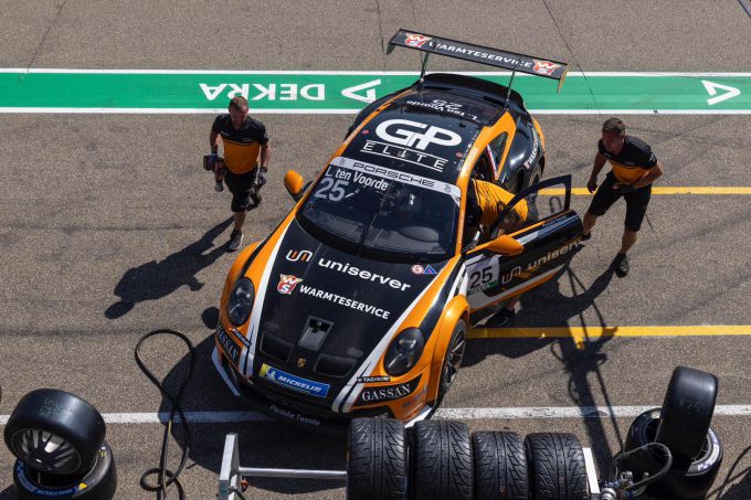 Porsche Carrera Cup Deutschland 2023 Sachsenring Larry ten Voorde bovenaanzicht pits