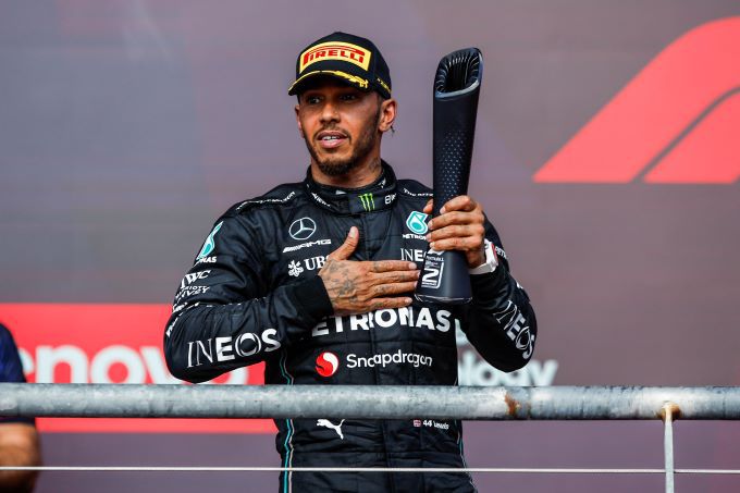 Mercedes Grand Prix Verenigde Staten Foto 3 Hamilton_podium_blij_P2
