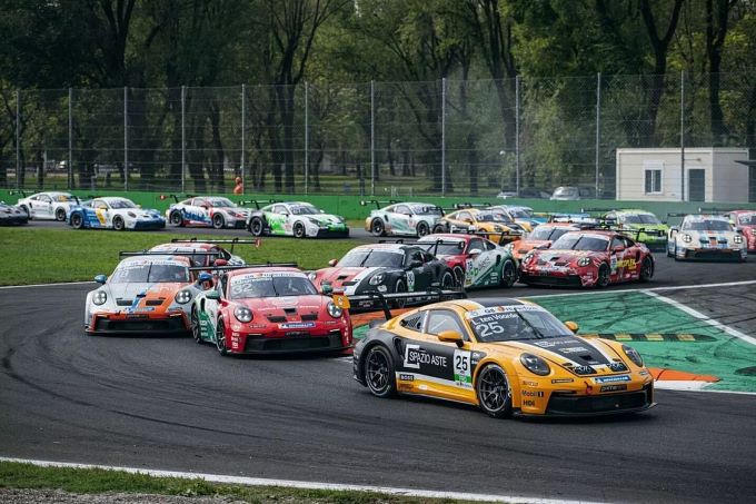 Larry-ten-Voorde-Monza-voorop Porsche Carrera Cup Italia