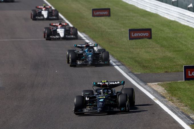 Mercedes_Hamilton_voor_Russell