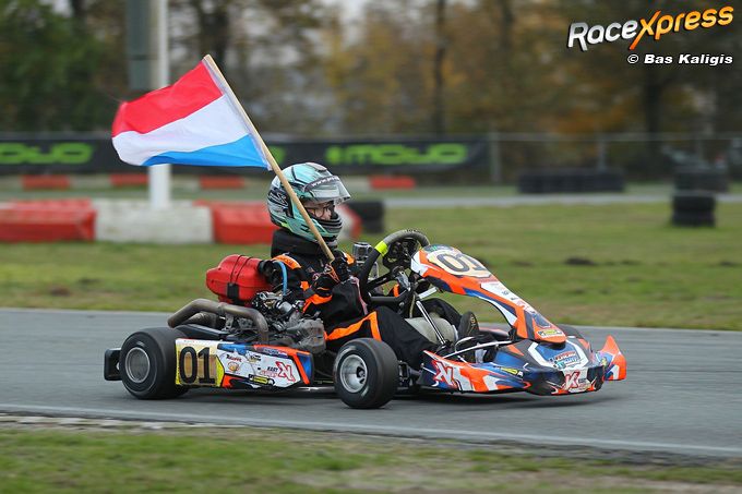 Zengh Kuyf ererondje NK kampioen