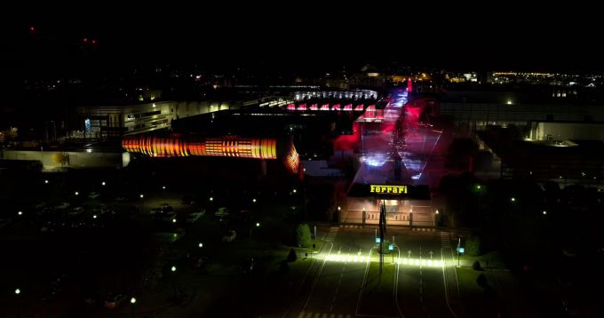Ferrari lichtshow Maranello Foto 8