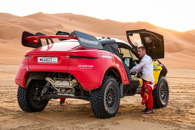 Sébastien Loeb in de Bahrain Raid Xtreme Prodrive Hunter