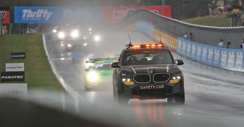 12H Bathurst safety car in de regen