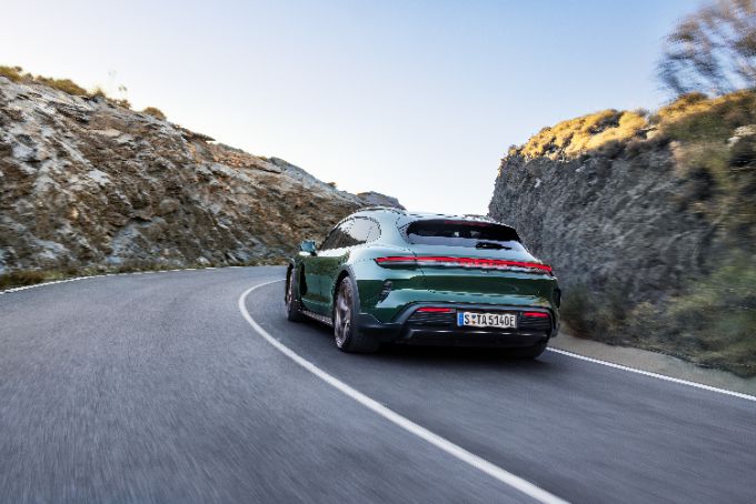 Nieuwe Porsche Taycan foto 9