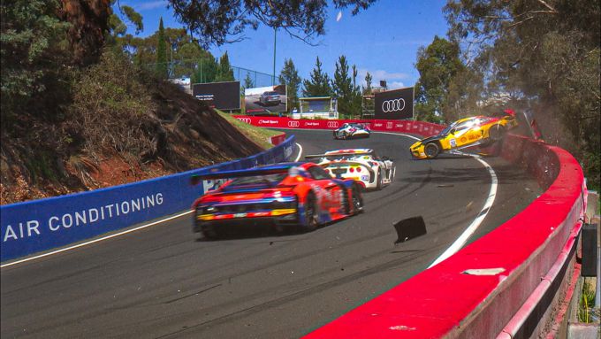 12H Bathurst BMW crash