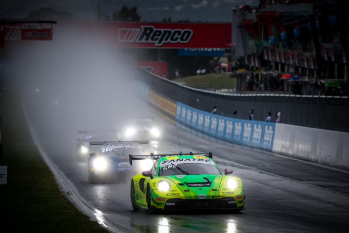 12H Bathurst Guven in de regen