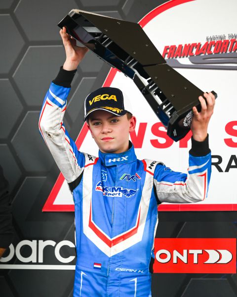 Dean Hoogendoorn met beker