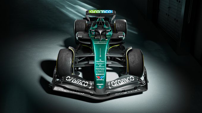 AMR24 van Fernando Alonso en Lance Stroll