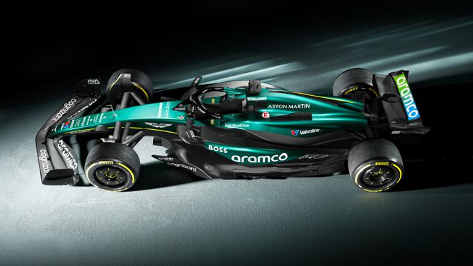 AMR24 van Fernando Alonso en Lance Stroll