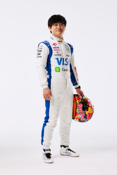Yuki_Tsunoda_met_helm_Visa_Cash_App_RB_2024