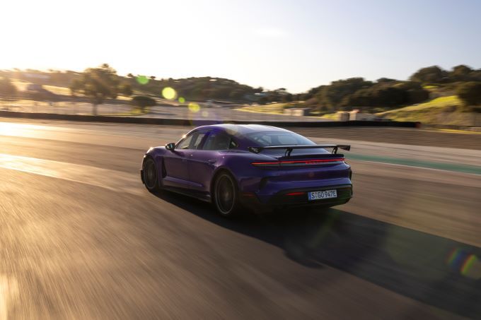 Porsche Taycan Turbo GT foto 2