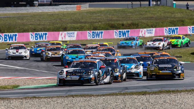 Porsche Sixt Carrera Cup Deutschland Race 3 en 4 Oschersleben Foto 9 startveld