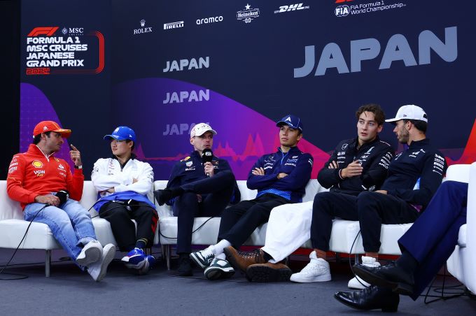 Max Verstappen @ persconferentie GP Japan 2024 foto 2