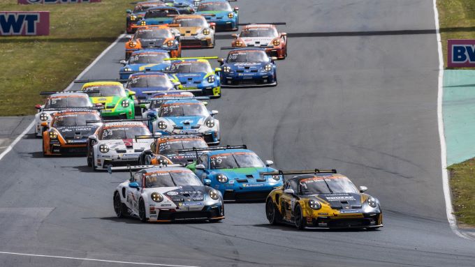 Porsche Sixt Carrera Cup Deutschland Race 3 en 4 Oschersleben Foto 11 Larry ten Voorde en Robert de Haan raceleiders