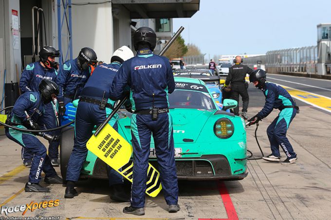 ADAC Nürburgring Langstrecken Serie (NLS) 5 – 7 april 2024 fatale pitstop Falken team 