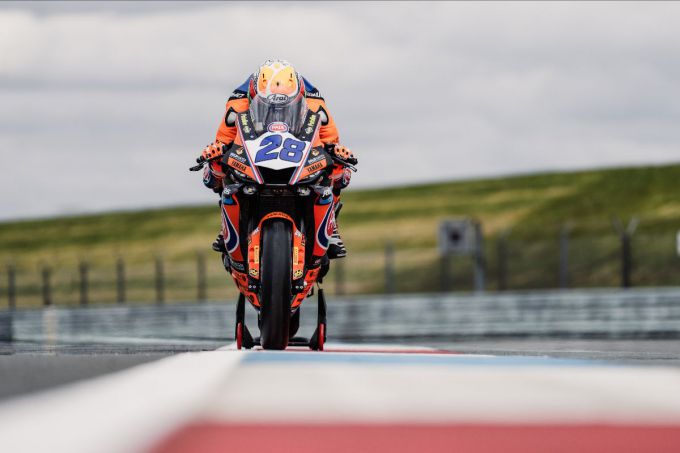 Pata Yamaha Ten Kate Racing samen met Glenn van Straalen