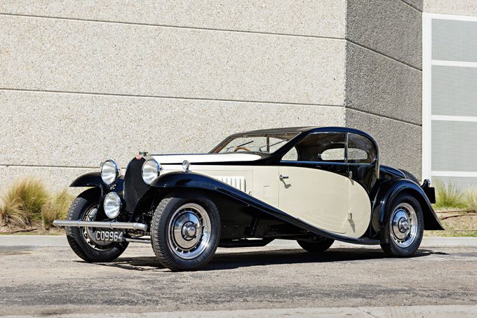 Een Bugatti Type 46 Semi-Profilée Coupe verbrijzelde het wereldrecord voor een Type 46 en werd verkocht voor $ 1.105.000, tegen een lagere schatting van $ 650.000.