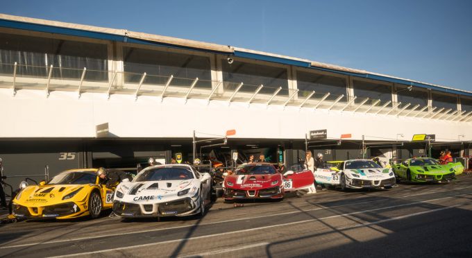 De “Savage Six” Ferrari 488 Challenge van Mertel Motorsport op weg naar Spa-Francorchamps