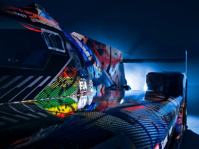 BMW M Hybrid V8-endurance Art Car by Julie Mehretu foto 11