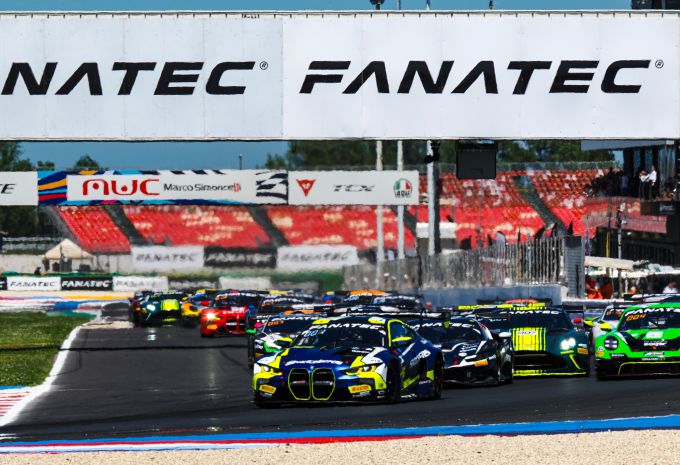 Fanatec GT World Challenge Europe Sprint Cup Round 3 Misano Valentino Rossi aan de leiding