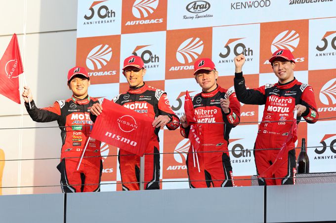 Nissan Z NISMO GT500 scoort 1-2-klassering op Fuji