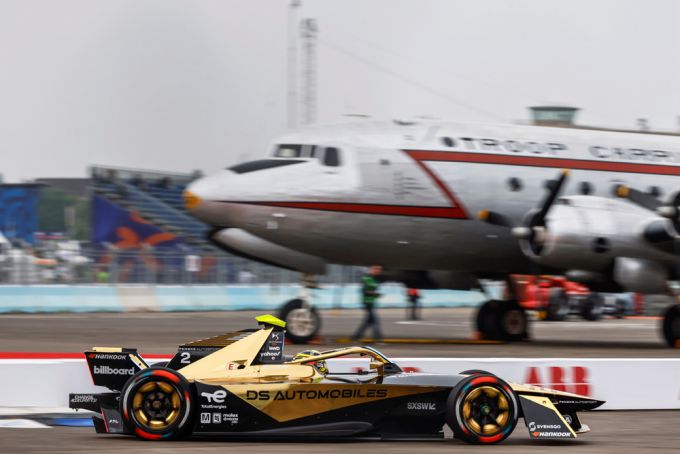 FE: Eduardo Mortara scoort pole voor eerste E-Prix Berlijn, Stoffel Vandoorne P2 + UITSLAG