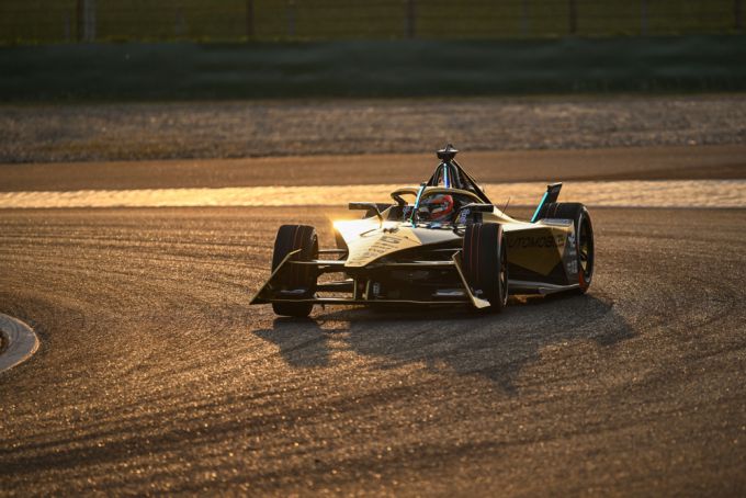 Jean-Eric Vergne op pole voor Formule E Shanghai, Robin Frijns en Nyck de Vries vanuit het middelveld + UITSLAG