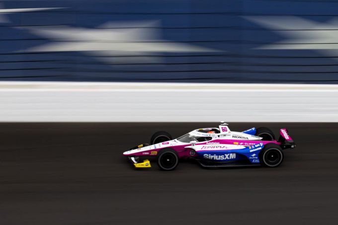Verregende eerste testdag Indy 500 teleurstellend voor Rinus Veekay + UITSLAG
