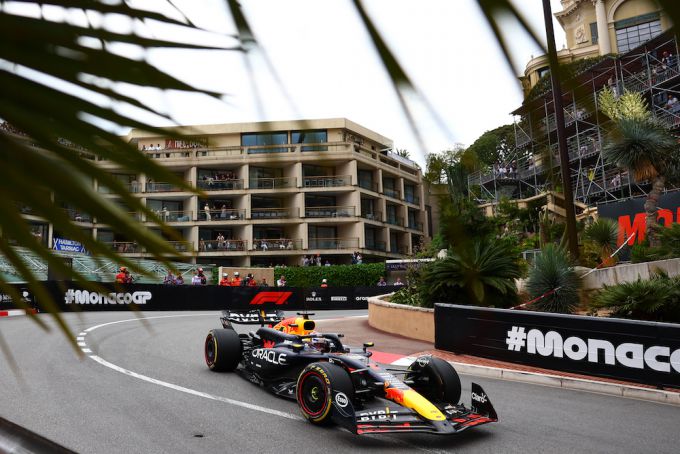 Max Verstappen: "Als je zo gaat denken, is er ieder weekend wel een moment dat je naar een ander team wilt overstappen"