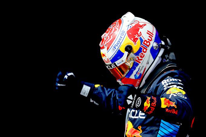 Max Verstappen wint thriller in Imola: "Ik zag Lando alsmaar dichterbij komen"