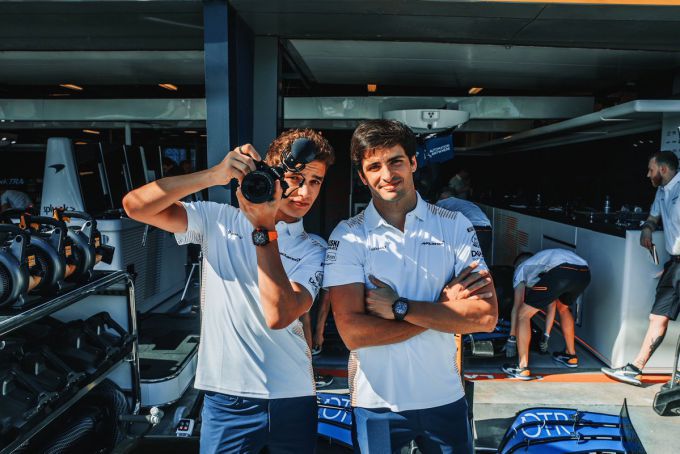 Carlos Sainz spreekt met trots over eerste GP-overwinning Norris: “We zijn allemaal blij voor Lando”