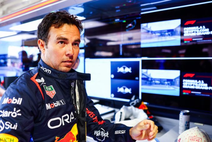Sergio Perez geeft tekst en uitleg waarom hij Max Verstappen bijna van de baan ramde