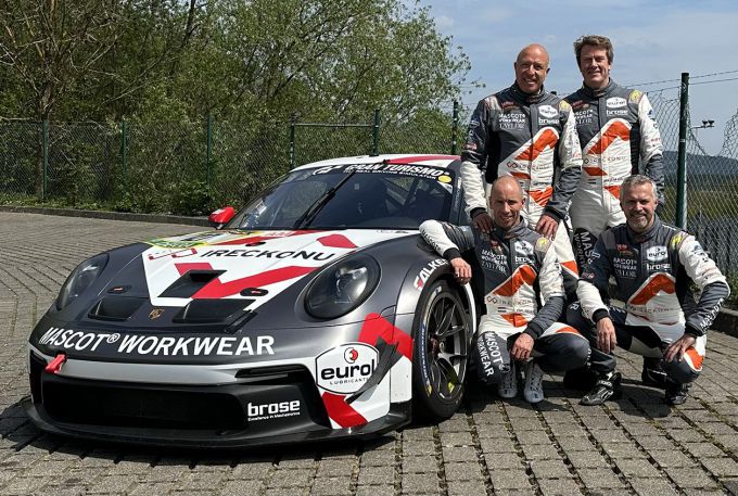 Porsche @ 24H Nurburgring-Nordschleife 2024 Foto 2 Tom_Coronel_teamfoto_Nurburgring