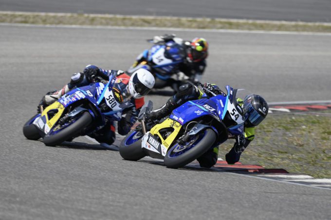 Yamaha R7 Cup