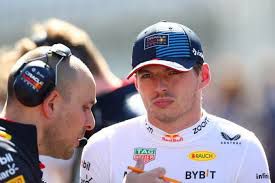 Max Verstappen gewaarschuwd voor eventueel vertrek bij Red Bull: "Hij zou dom zijn als hij dat deed"